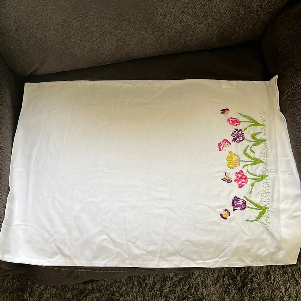 Embroidered pillowcases - set of 2 - flowers and butterflies